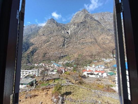 Tseten'S Inn Лачунг Экстерьер фото